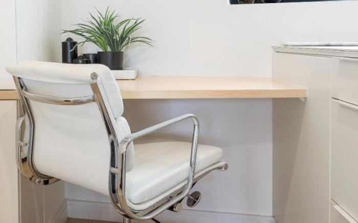 Modern 2-Bed Ivanhoe unit with Parking