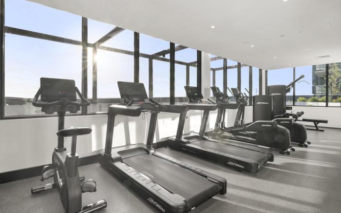 Elegant 2-Bed with Superb Views & Amenities