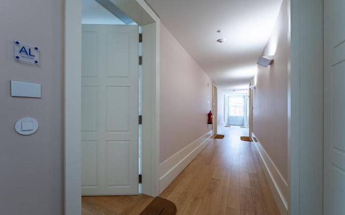 Nomad's Lux - 1BD The Comfort Square in Porto