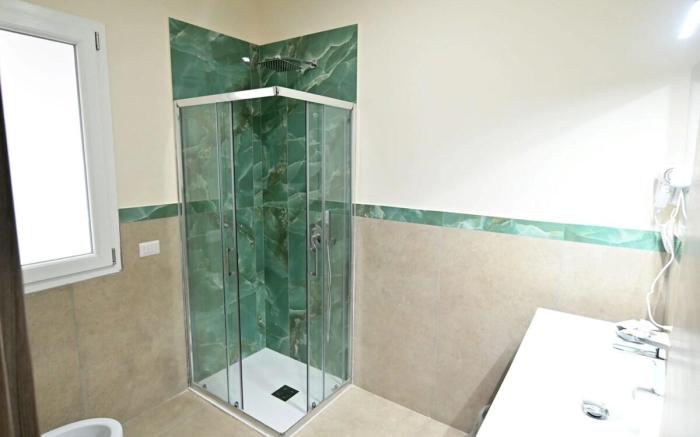 Coast to Coast Pool, Stanza cetara