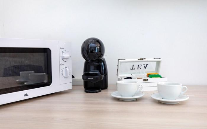 Modern Room near Venice & Airport – Free Parking 8