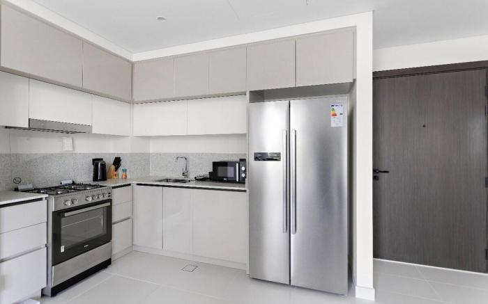 Elegant Beachfront Stay in Marina Vista Tower 2