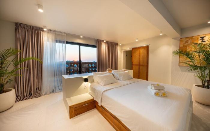 Gate 11 Mezzanine Apt 2 • Brand new