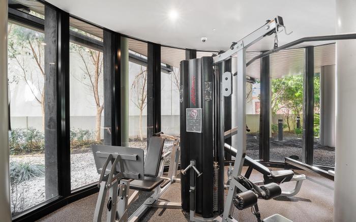 Elegant 1-Bed Apartment with Premium Amenities