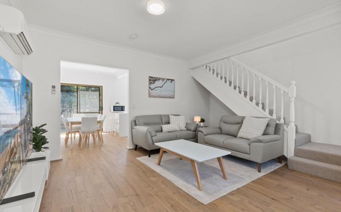 Elegant 3-Bed Home Steps from Sunny Glenelg Beach