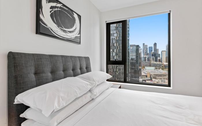 2-Bed Inner-City Pad with Pool, BBQ & Gym