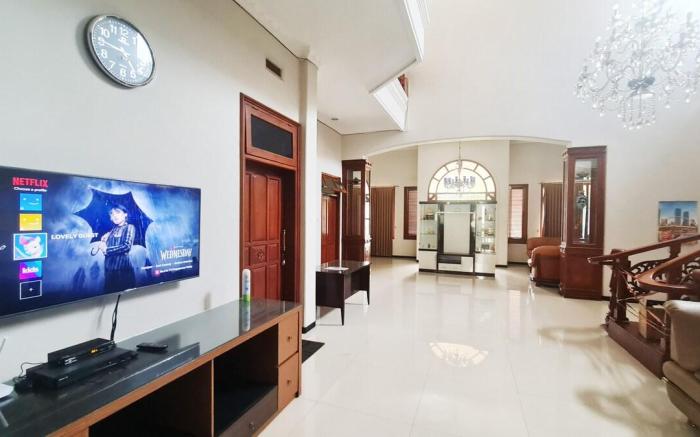 Entire Home 5BR  Puncak Dieng Home w Driver's Room