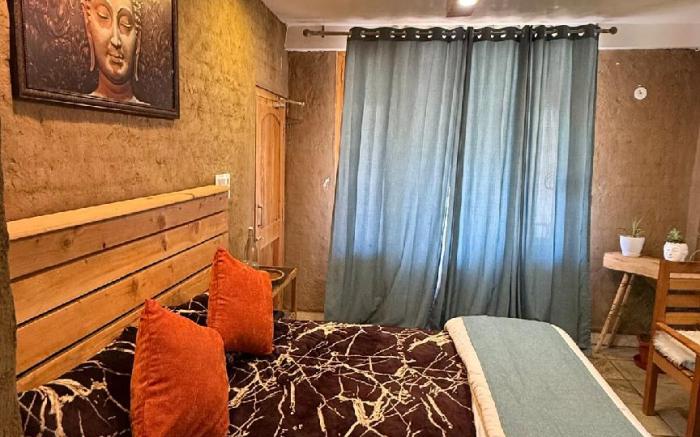 Mudhouse room with valley view