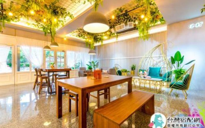 文旅小自由電梯民宿附停車場