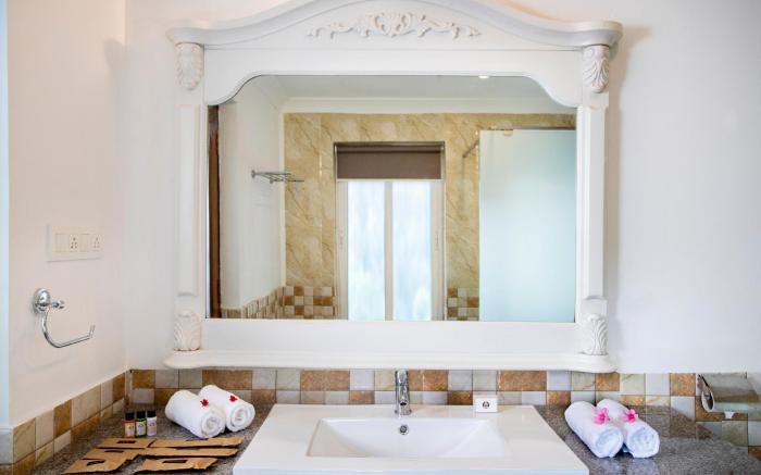 Stonewood Riverfront Resort, Siolim