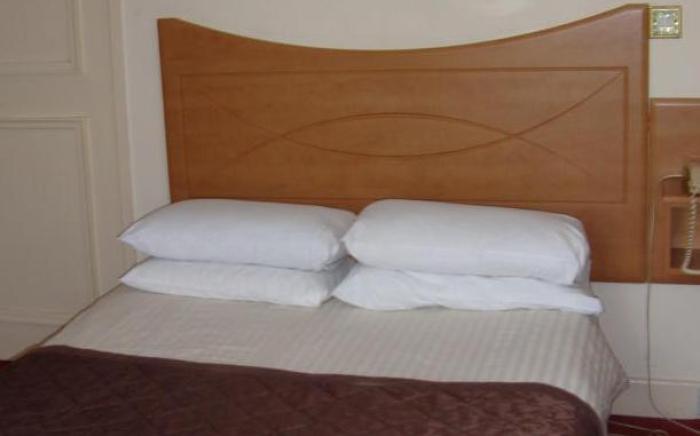 Whites Hotel