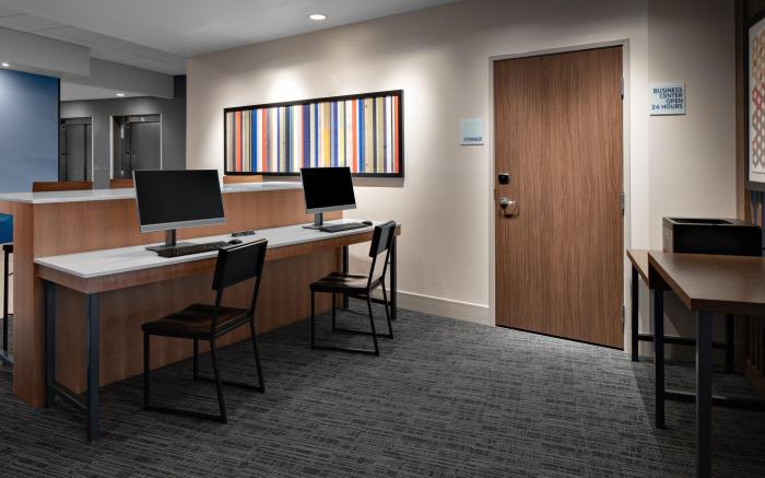 Holiday Inn Express And Suites Elkhorn - Lake Geneva Area By IHG