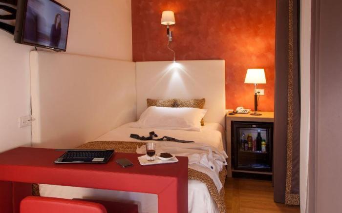 Floris Hotel