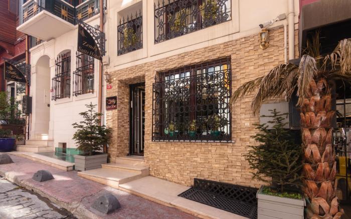 Zendy Suite Hotel