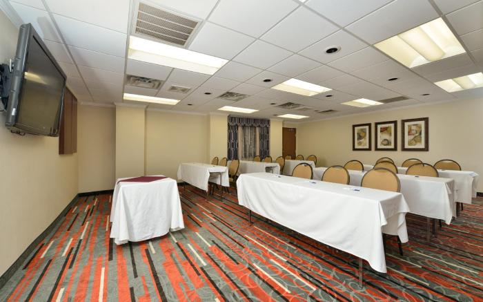 Holiday Inn Express Boston/Milford By IHG