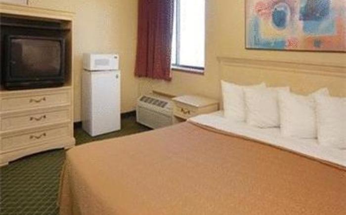 Quality Inn & Suites Detroit Metro Airport