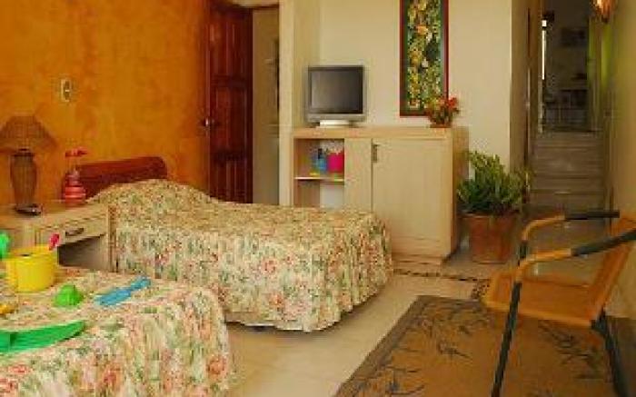 Hotel Cocoplum Beach