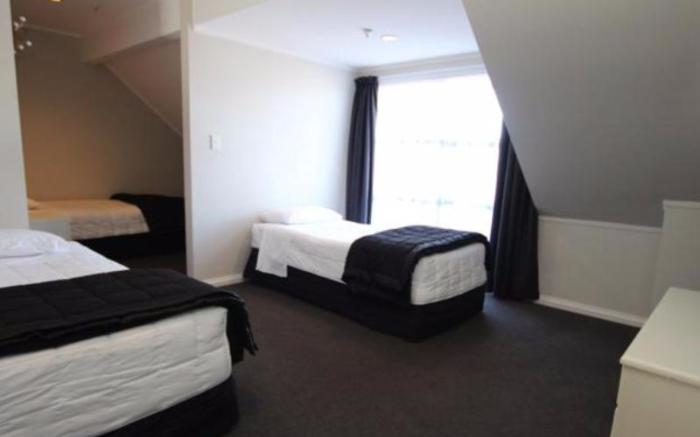 Champers Motor Inn