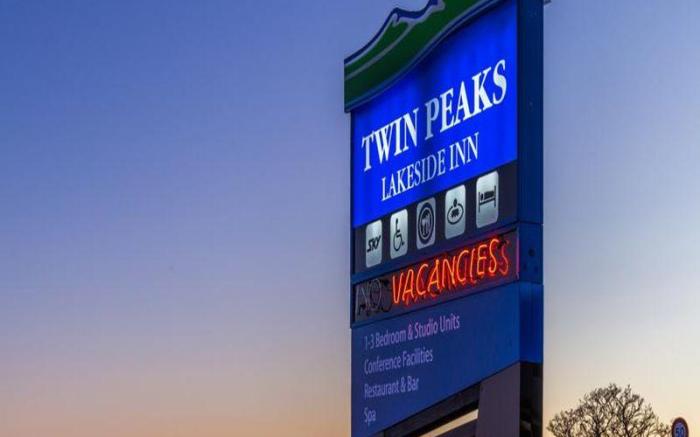 Twin Peaks Lakeside Inn