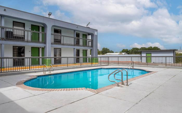 Days Inn by Wyndham Victoria TX East