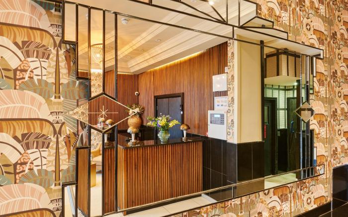 Hutton Hotel, Victoria London