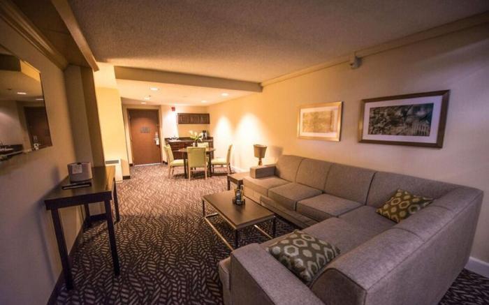 Wyndham Grand Executive Center Little Rock Airport