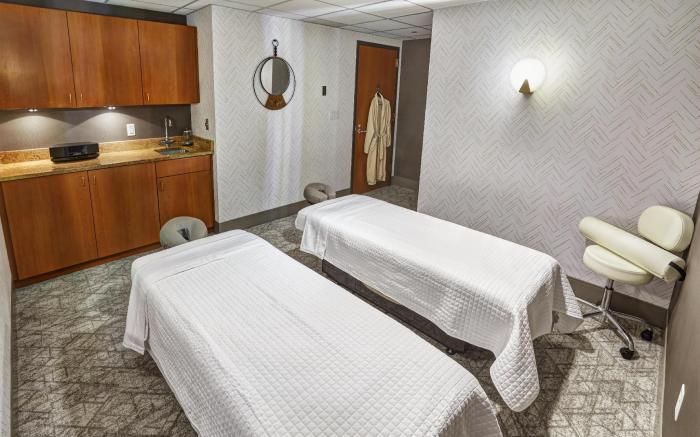 Mystic Lake Casino Hotel