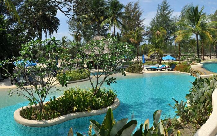 Apsara Beachfront Resort & Villa