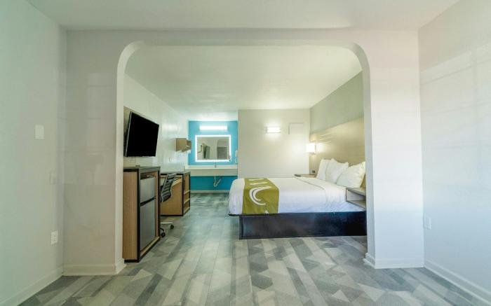 Pleasanton Executive Inn By OYO