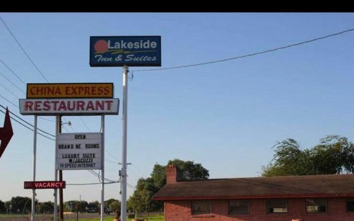 Lakeside inn & suites by OYO Mathis I 37