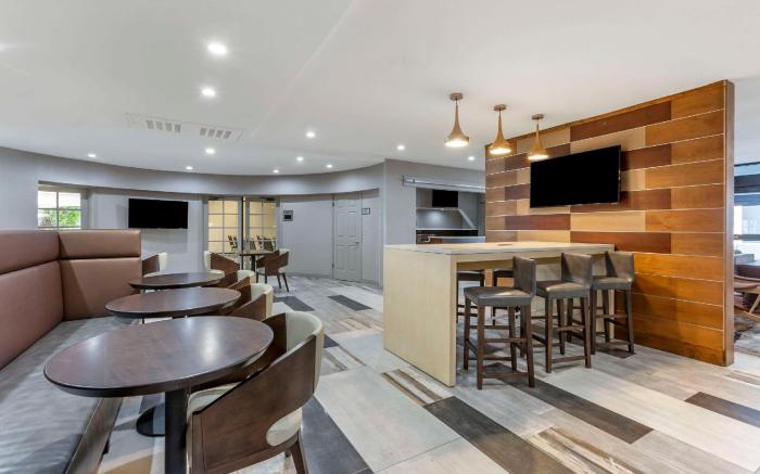 Windmill Suites Surprise - Phoenix, Ascend Hotel Collection