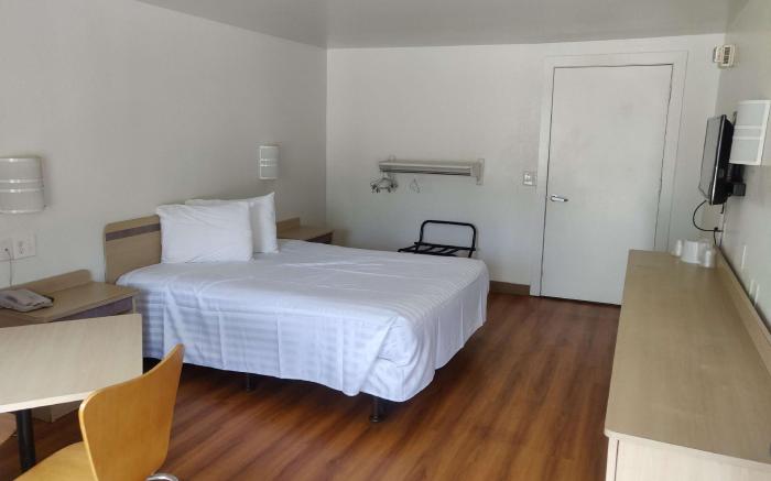 Travelodge by Wyndham Fayetteville