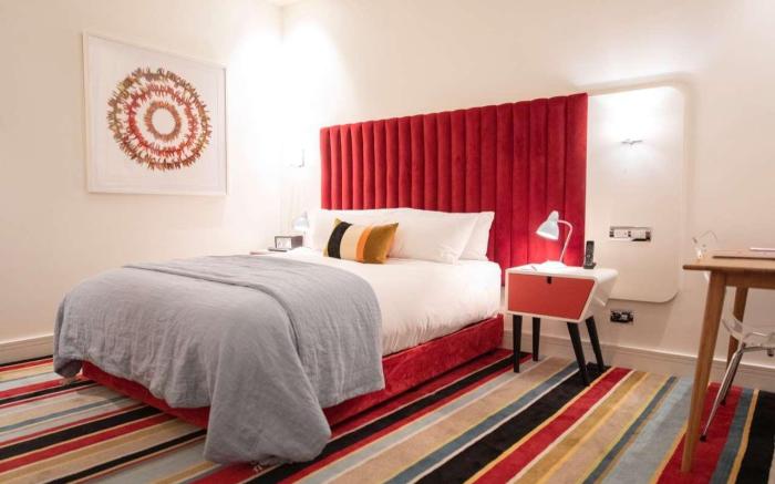Hotel - DeBrett