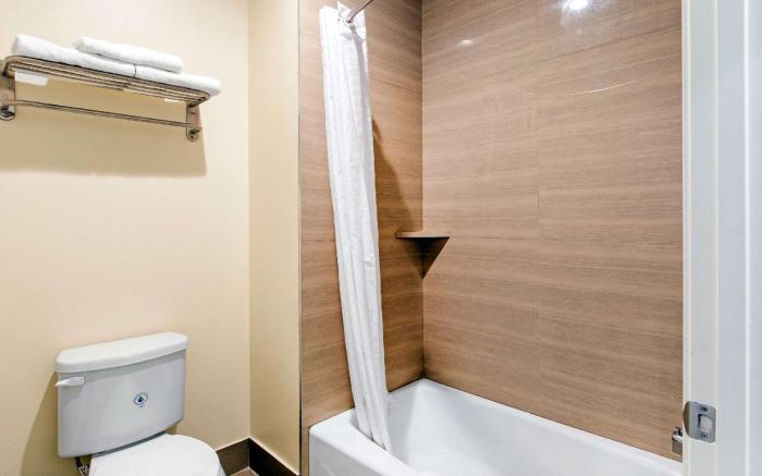 Econo Lodge Inn & Suites Houston Willowbrook