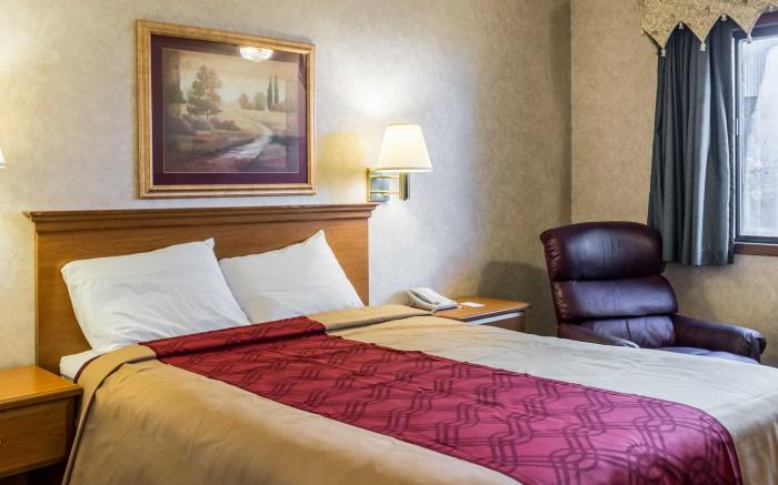 Econo Lodge North