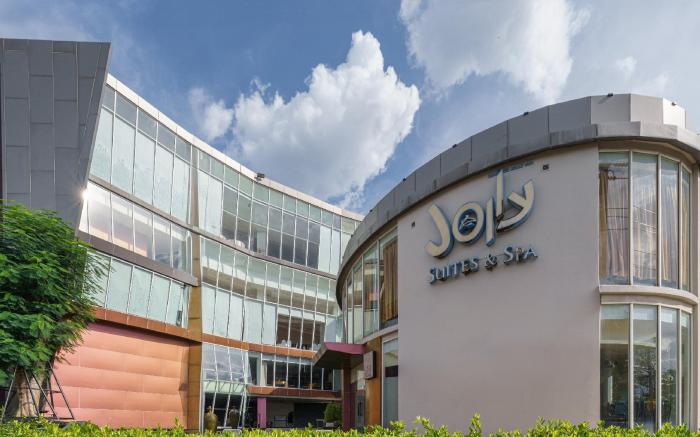 Jolly Suites and Spa Petchkasem