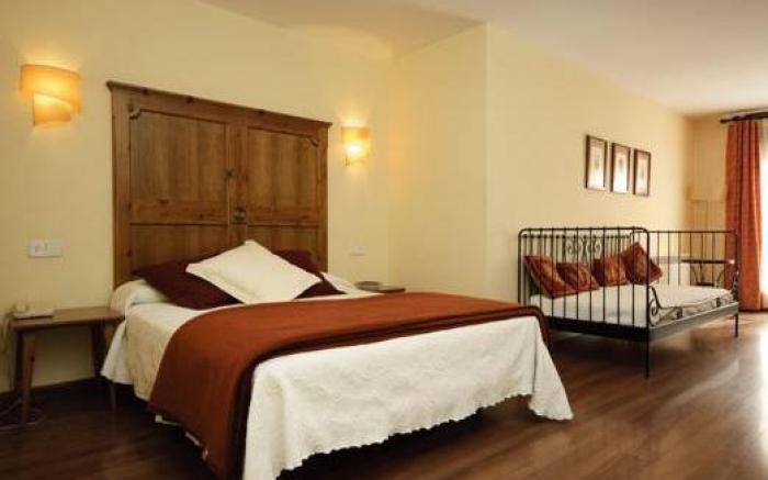 Hotel Pirineos