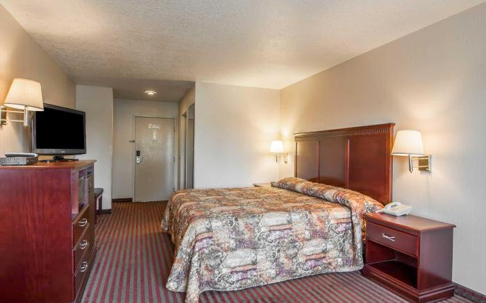 Rodeway Inn & Suites