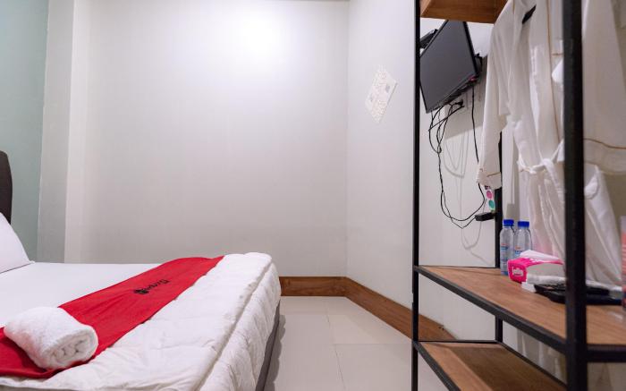 RedDoorz near Hang Nadim Batam Airport