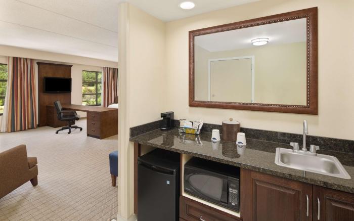 Hampton Inn Columbus South Fort Moore