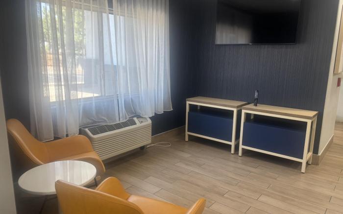 Spark by Hilton Lakewood Denver Southwest