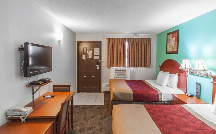 Econo Lodge Inn & Suites