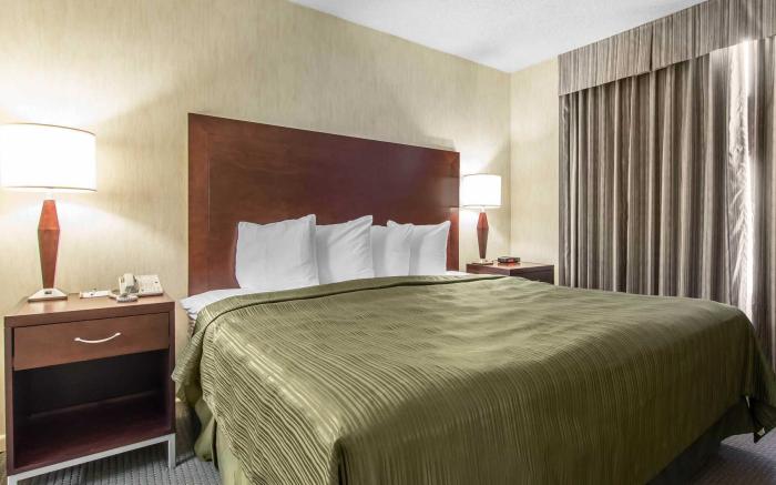 Embassy Suites by Hilton Montreal Airport