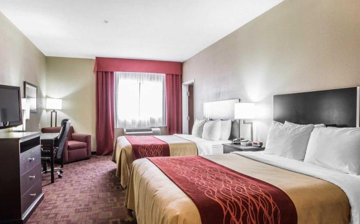 Comfort Inn & Suites Page at Lake Powell