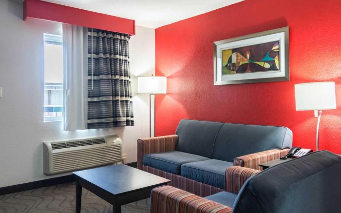 Clarion Inn & Suites Russellville I-40