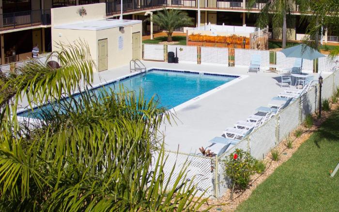 At Home Inn - Fort Pierce