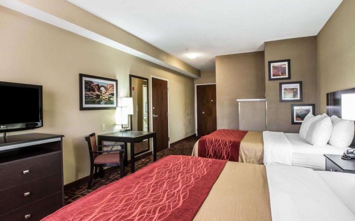 Comfort Inn & Suites Page at Lake Powell
