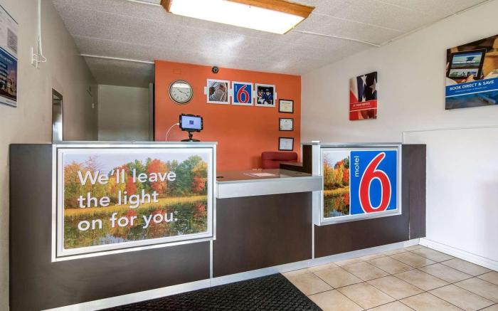 Motel 6 New Stanton, PA