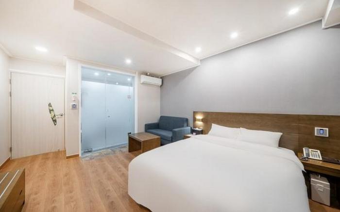 The 7 Business Hotel