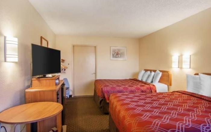Motel 6 Portland, OR – Southeast